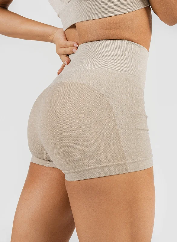 SEAMLESS COMPRESSION SHORTS - SAND